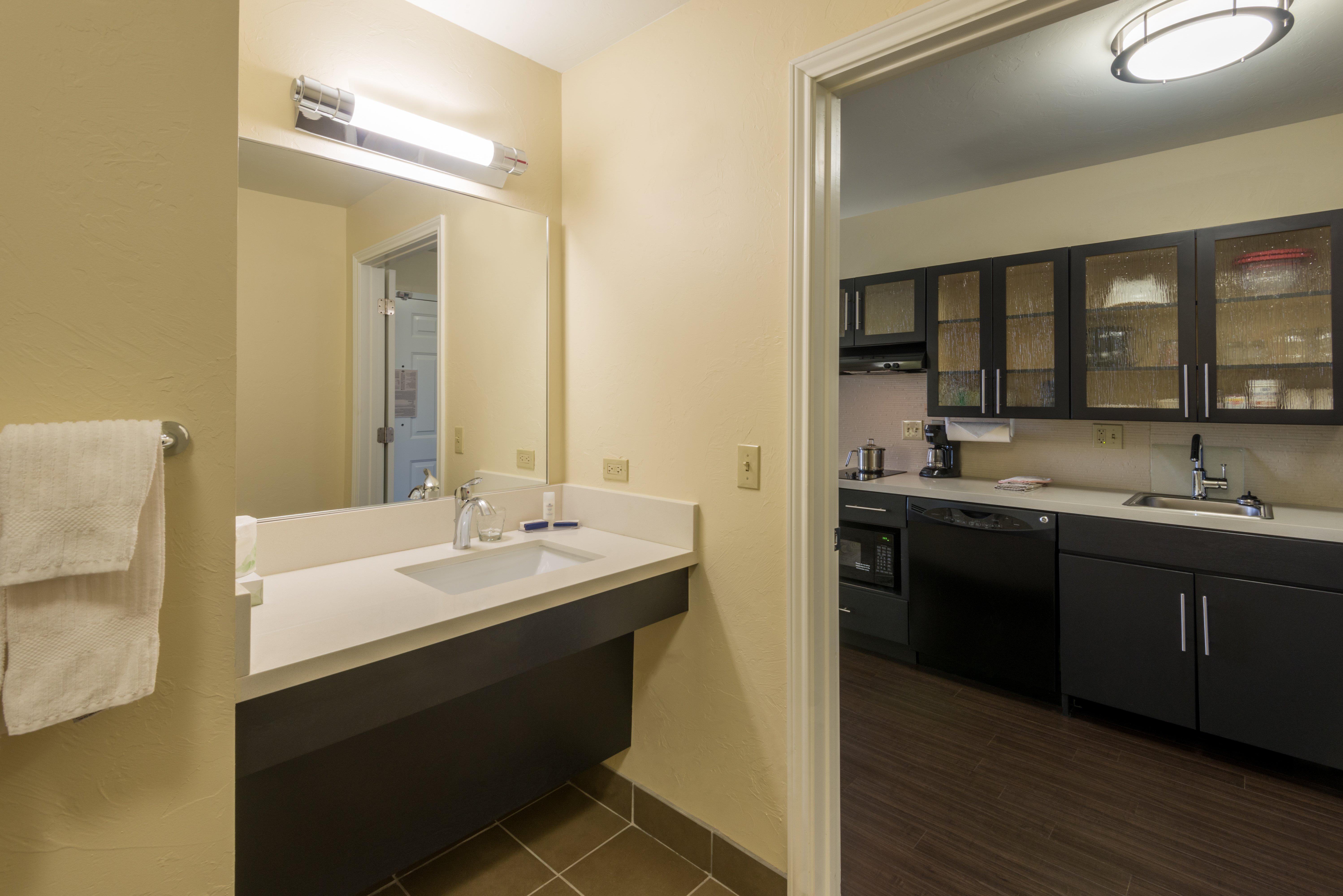 Candlewood Suites Del City By Ihg Zewnętrze zdjęcie